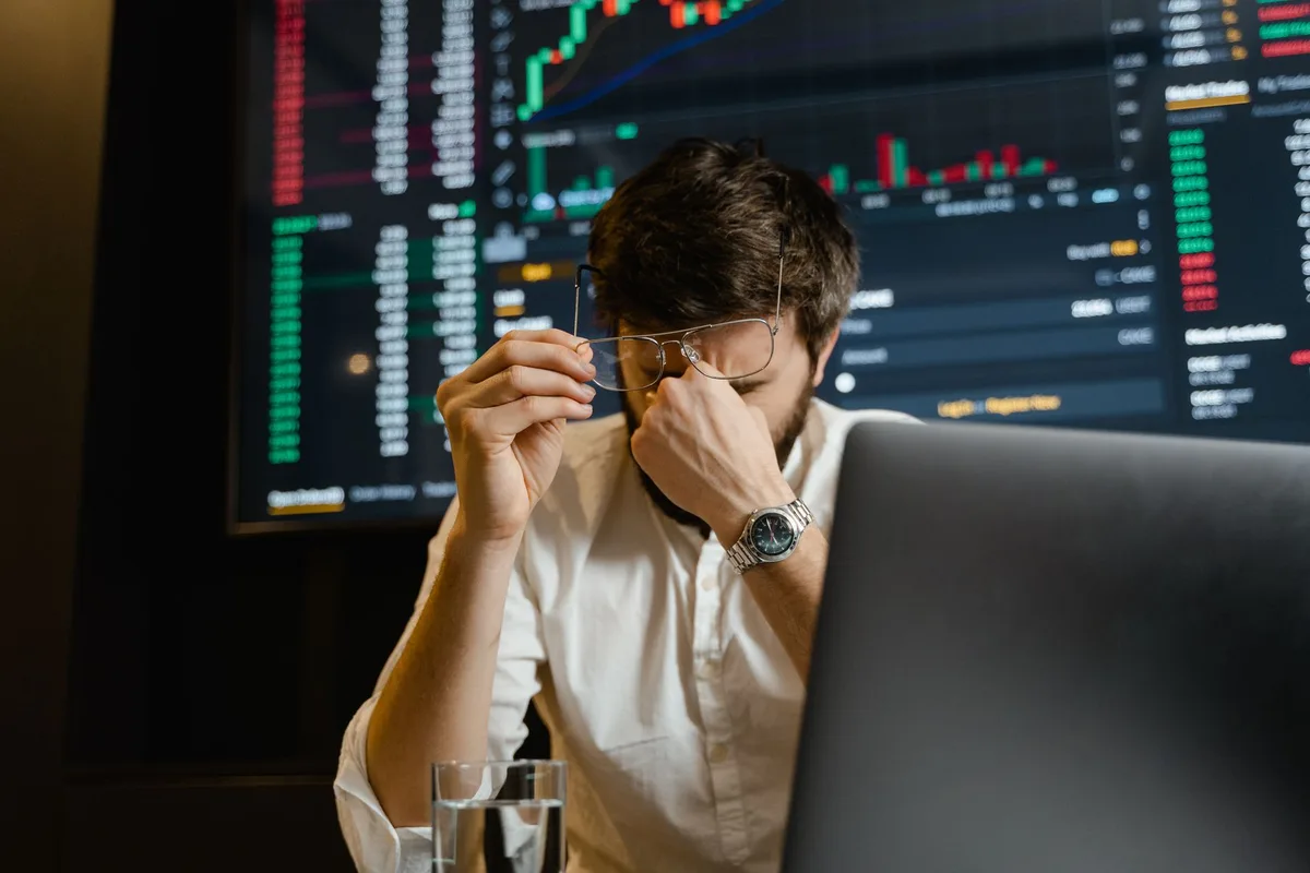 Creator reviewing analytics on a computer screen, trying to diagnose why his lead magnet is not generating signups
