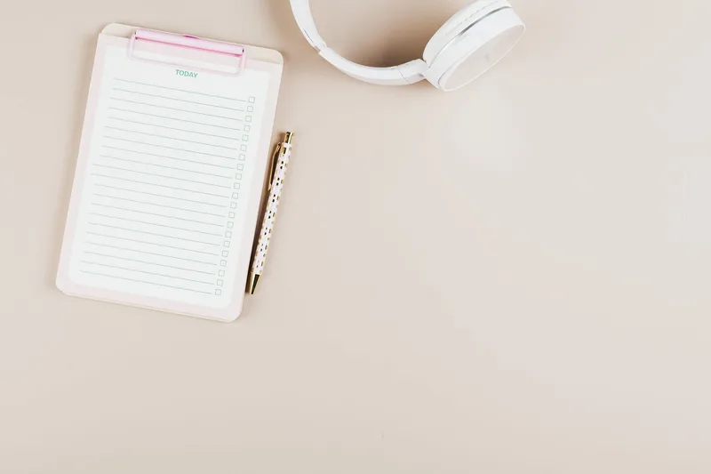 A simple one-page &ldquo;Today&rdquo; checklist notepad and pen on a desk